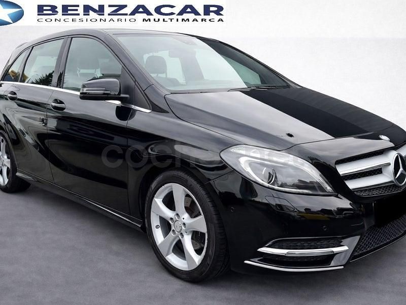 Usado Mercedes B180 122 CV (89 kW) 2013 Negro Monovolumen