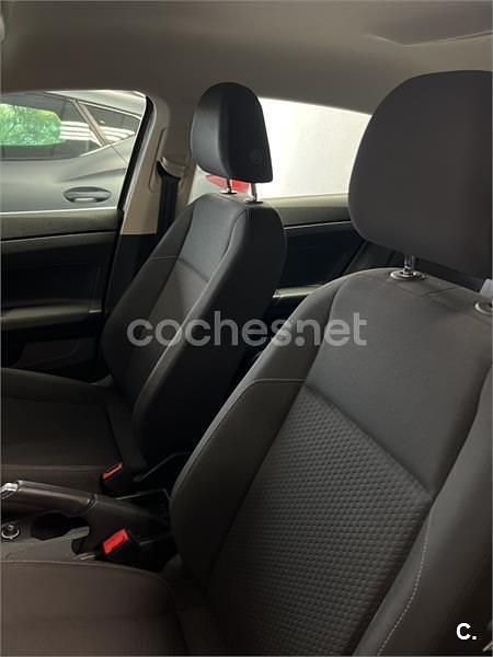 Usado VW Polo Advance 95 CV (69 kW) 2019 Gris / plata Berlina