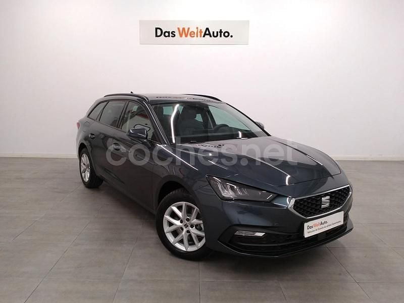 Usado Seat Leon Style 116 CV (85 kW) 2025 Azul Familiar