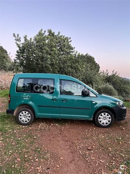 Usado VW Caddy Trendline 110 CV (80 kW) 2013 Verde Monovolumen