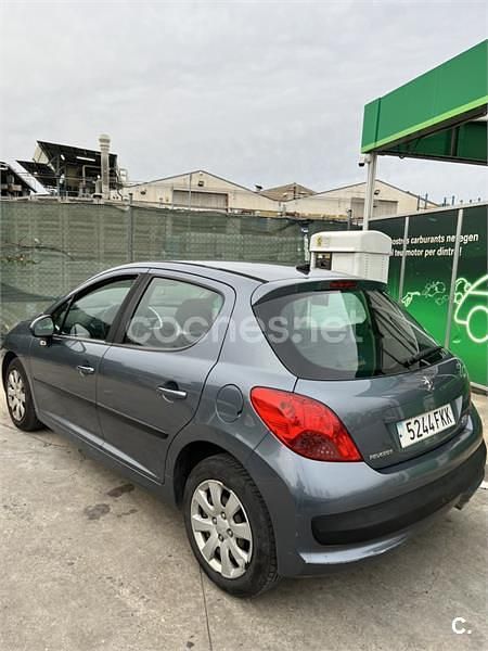 Usado Peugeot 207 70 CV (51 kW) 2007 Gris / plata Berlina