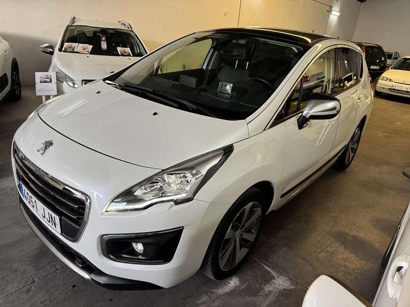 Usado Peugeot 3008 Allure 120 CV (88 kW) 2015 Blanco Monovolumen