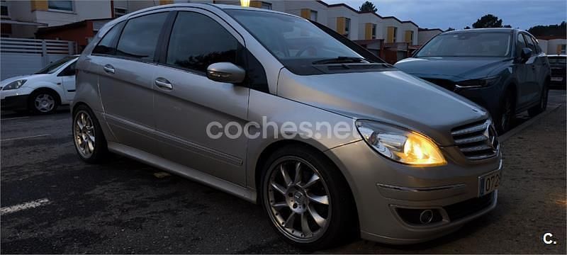 Usado Mercedes B180 109 CV (80 kW) 2005 Gris / plata Monovolumen