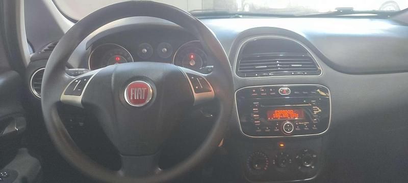 Usado Fiat Punto Lounge 77 CV (56 kW) 2014 Gris Utilitario