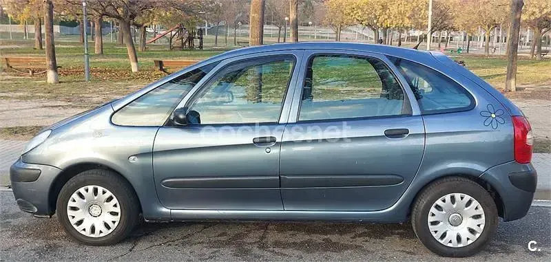 Usado Citroën Xsara Picasso Exclusive 92 CV (67 kW) 2006 Gris / plata Monovolumen