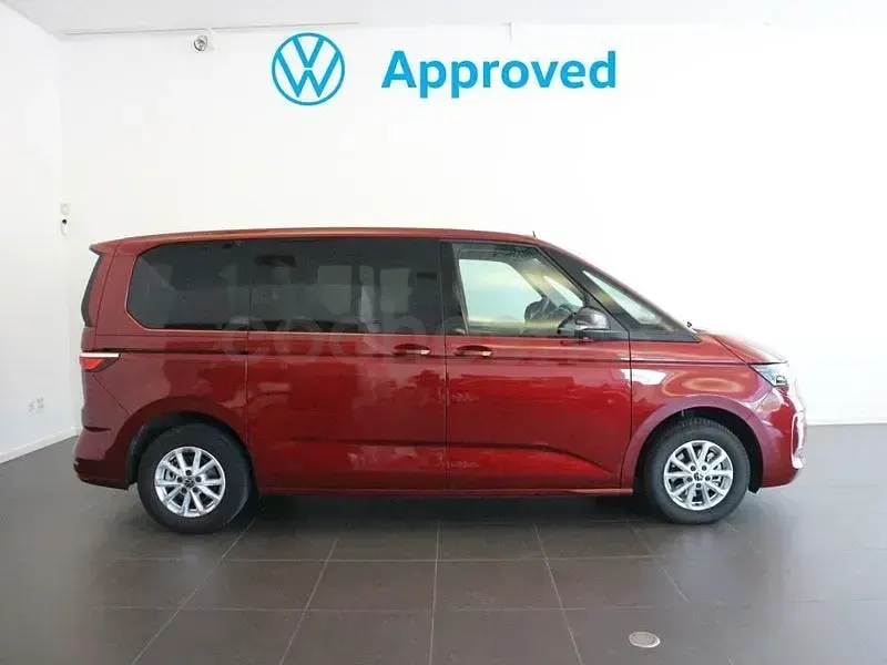 Usado VW Multivan 150 CV (110 kW) 2025 Rojo Monovolumen