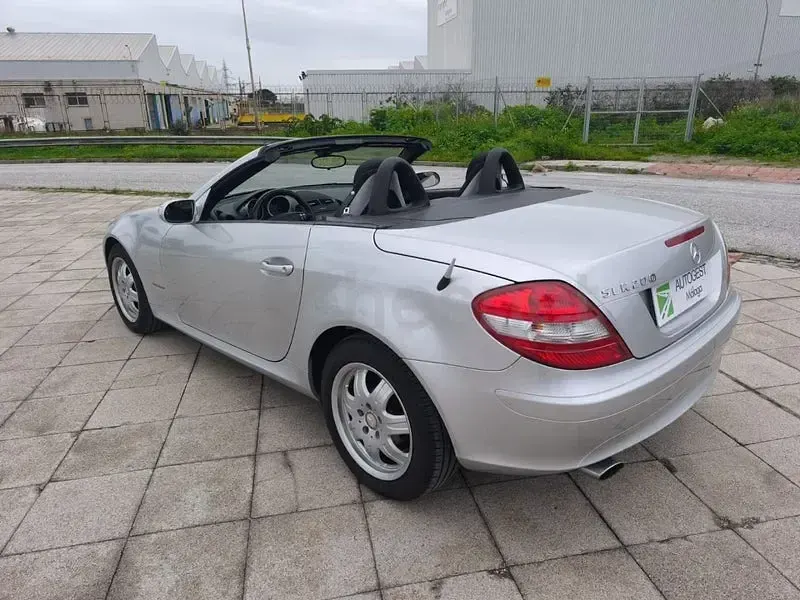 Usado Mercedes SLK200 163 CV (119 kW) 2007 Plateado Descapotable
