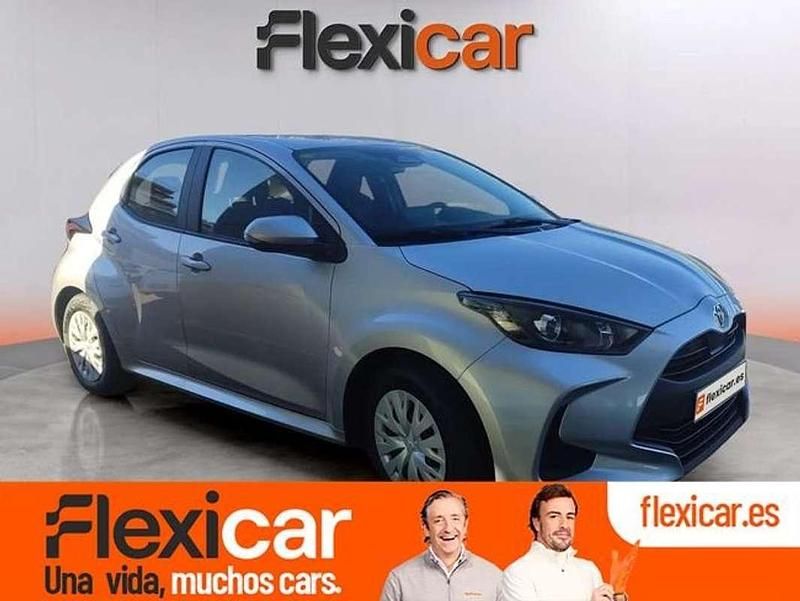 Usado Toyota Yaris Hybrid Business Edition 116 CV (85 kW) 2025 Gris Utilitario