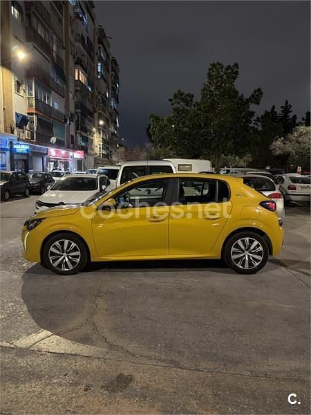 Usado Peugeot 208 Active 100 CV (73 kW) 2021 Amarillo Utilitario