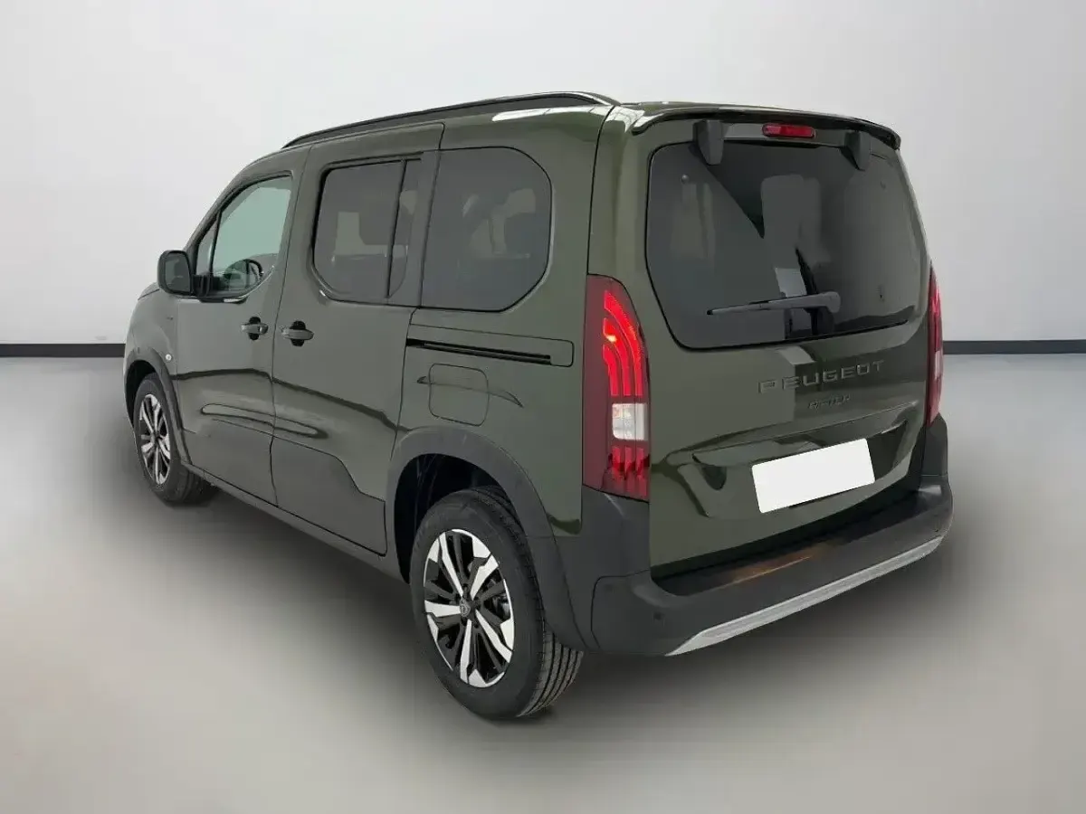 Nieuw Peugeot Rifter GT 130 PK (95 kW) 2025 Groen MPV
