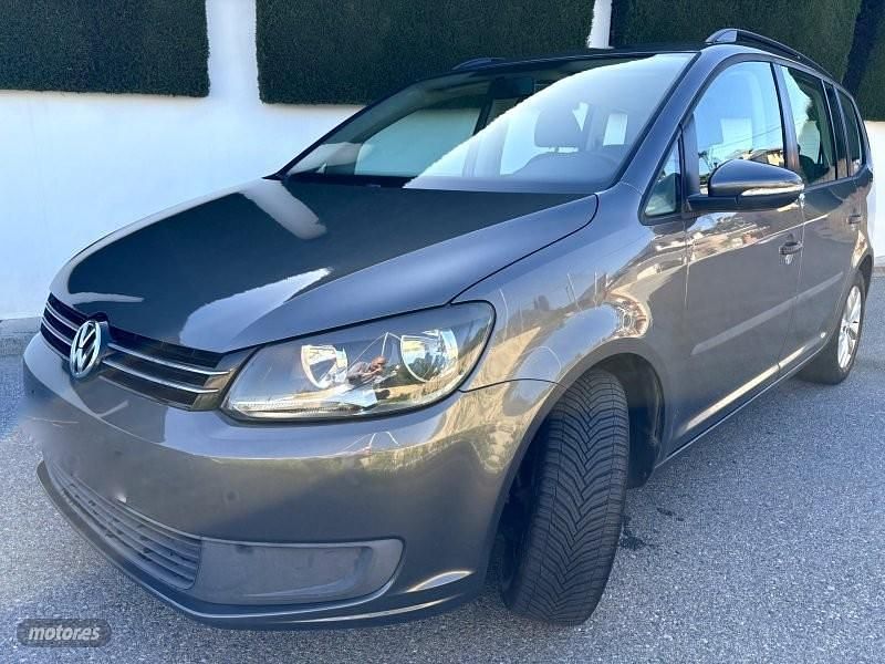 Usado VW Touran 105 CV (77 kW) 2012 Gris Monovolumen