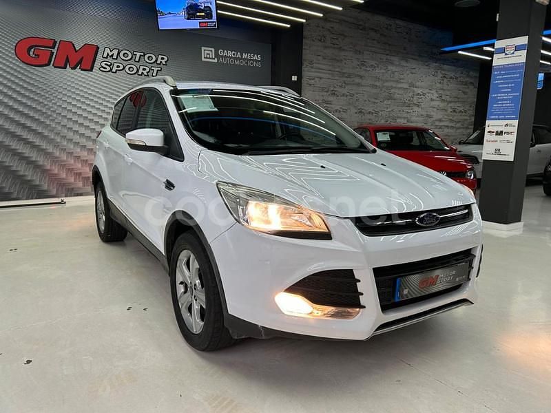 Usado Ford Kuga Trend 150 CV (110 kW) 2013 Blanco SUV