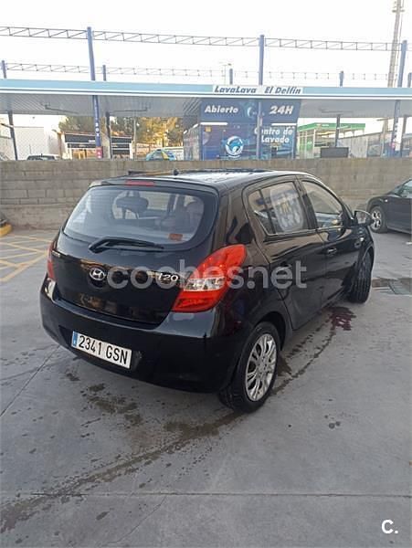 Usado Hyundai i20 Comfort 90 CV (66 kW) 2009 Negro Utilitario