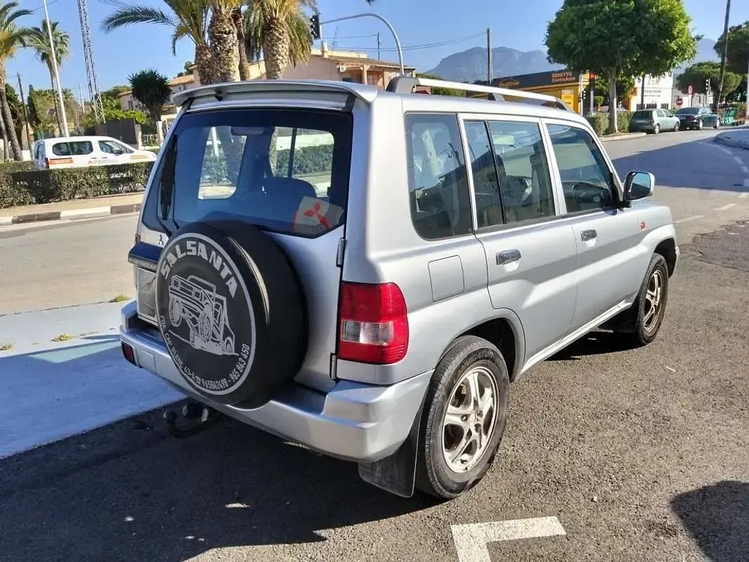 Usado Mitsubishi Montero Plus 114 CV (83 kW) 2004 Gris SUV
