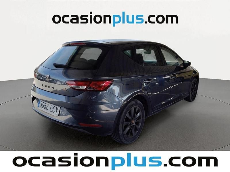 Usado Seat Leon Style 131 CV (96 kW) 2019 Gris Utilitario