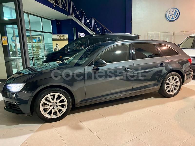 Usado Audi A4 Advanced Plus 150 CV (110 kW) 2019 Gris / plata Familiar