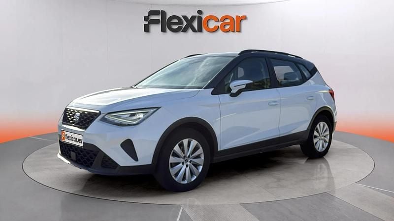 Usado Seat Arona Style 110 CV (80 kW) 2022 Blanco SUV