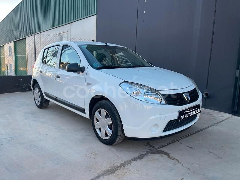 Usado Dacia Sandero Ambiance 75 HP (55 kW) 2011 Branco Sedan