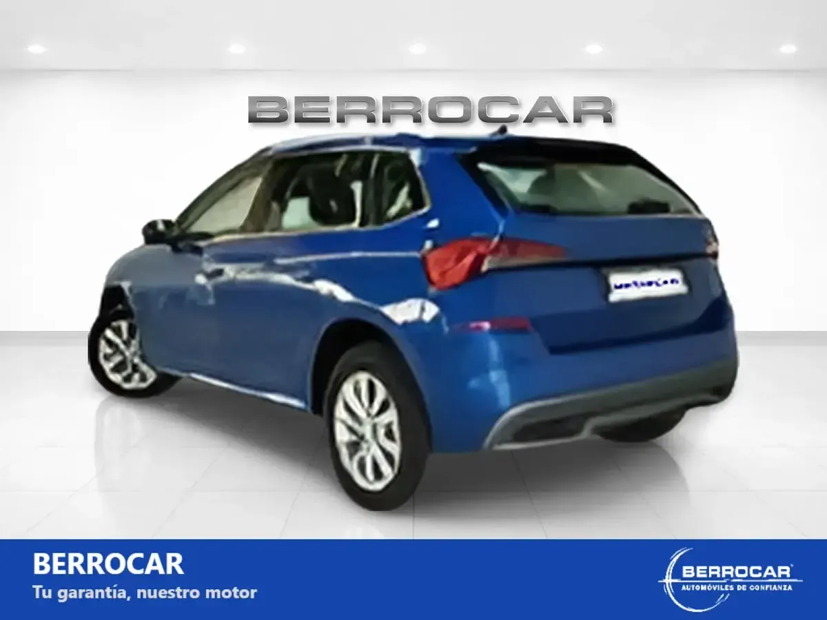 Usado Skoda Kamiq Ambition 110 CV (80 kW) 2021 Azul SUV
