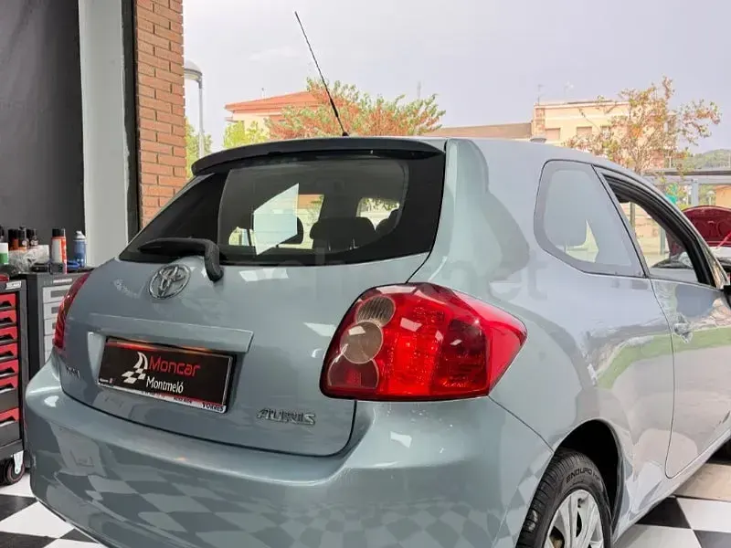 Usado Toyota Corolla Active 101 CV (74 kW) 2010 Azul Berlina