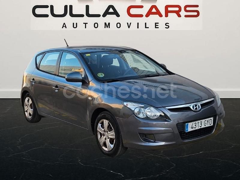 Gris / plata Usado 2010 Hyundai i30 Classic Berlina | 6999 € (Precio justo) - Imagen 1/4