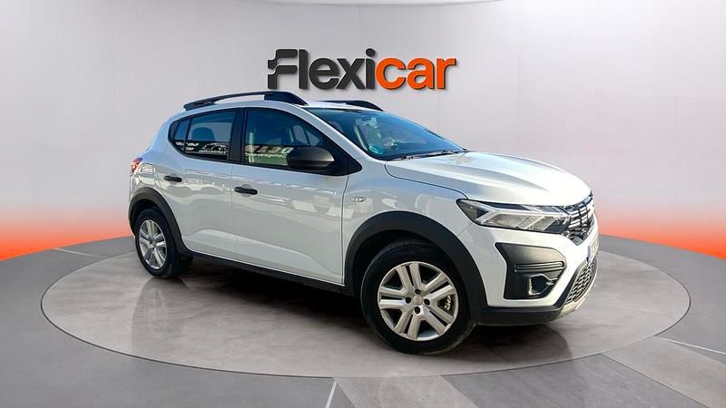 Usado Dacia Sandero Expression 101 CV (74 kW) 2023 Blanco Berlina