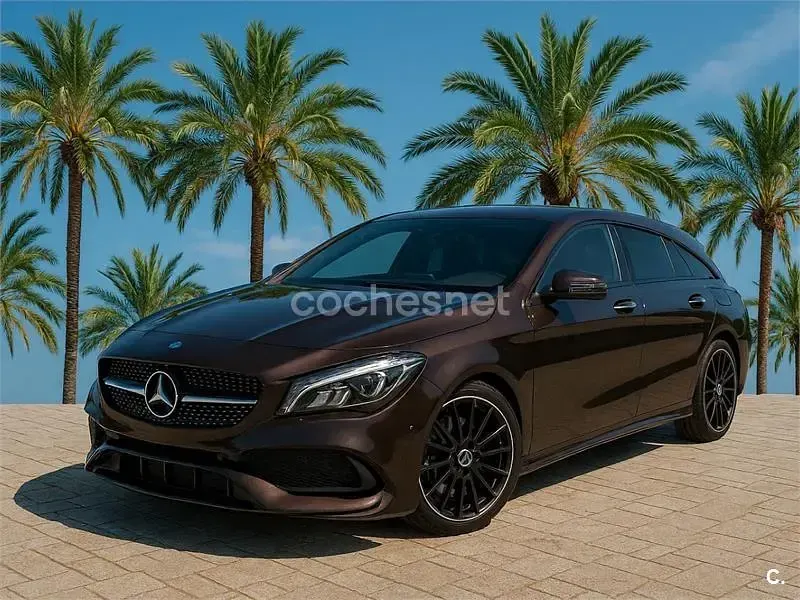 Usado Mercedes CLA220 Shooting Brake AMG line 177 CV (130 kW) 2016 Marrón Familiar