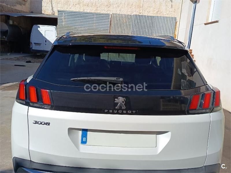 Usado Peugeot 3008 Allure 165 CV (121 kW) 2017 Blanco SUV