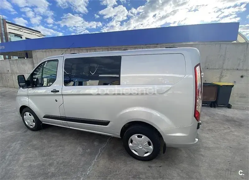 Usado Ford Transit Custom Limited 150 CV (110 kW) 2021 Gris / plata Van