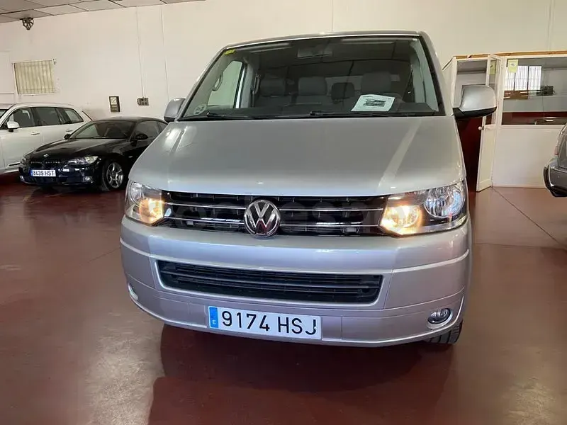 Usado VW Caravelle Comfortline 140 CV (102 kW) 2013 Gris / plata Van