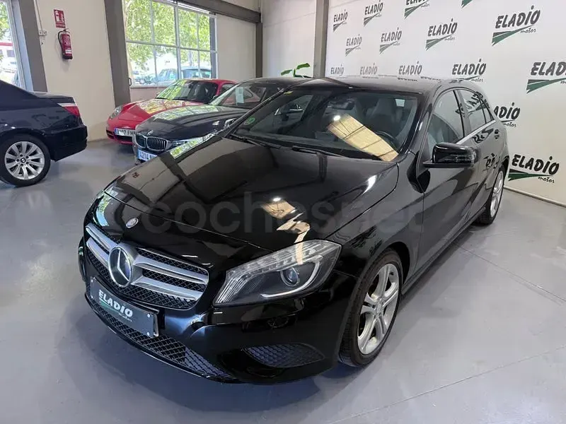 Usado Mercedes A200 Urban 136 CV (100 kW) 2015 Negro Utilitario