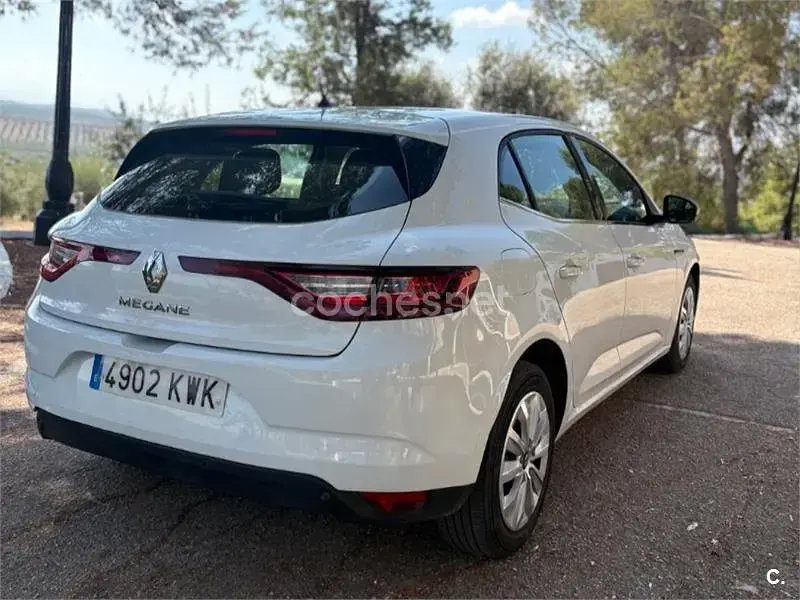 Usado Renault Mégane IV Business 115 CV (84 kW) 2019 Blanco Berlina
