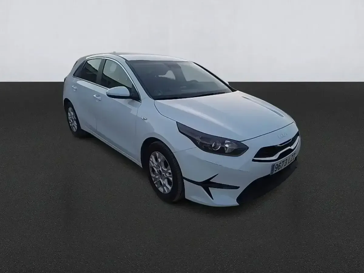 Usado Kia Ceed 101 CV (74 kW) 2022 Blanco Utilitario