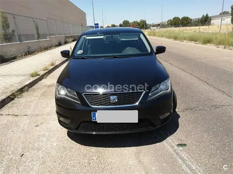 Usado Seat Toledo I-Tech 105 CV (77 kW) 2014 Negro Utilitario
