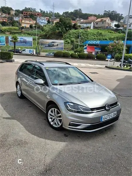 Usado VW Golf VII Advance 115 CV (84 kW) 2020 Gris / plata Familiar