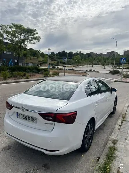 Usado Toyota Avensis Advance 143 CV (105 kW) 2017 Blanco Berlina