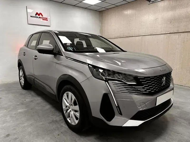 Usado Peugeot 3008 Active 130 CV (95 kW) 2021 Gris / plata SUV
