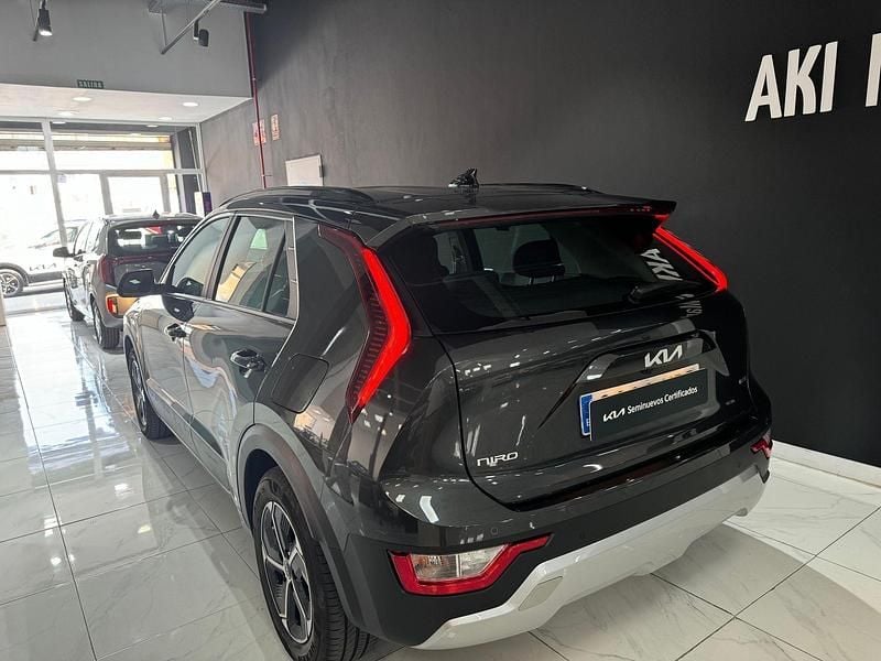 Usado Kia Niro 141 CV (103 kW) 2022 Gris SUV
