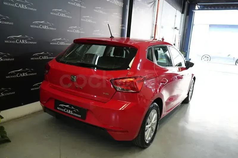 Usado Seat Ibiza Style 90 CV (66 kW) 2019 Rojo Utilitario