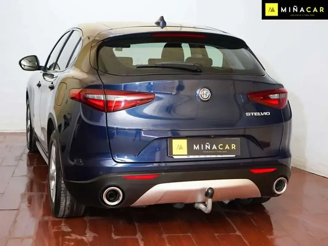Usado Alfa Romeo Stelvio Super 150 CV (110 kW) 2018 Azul SUV