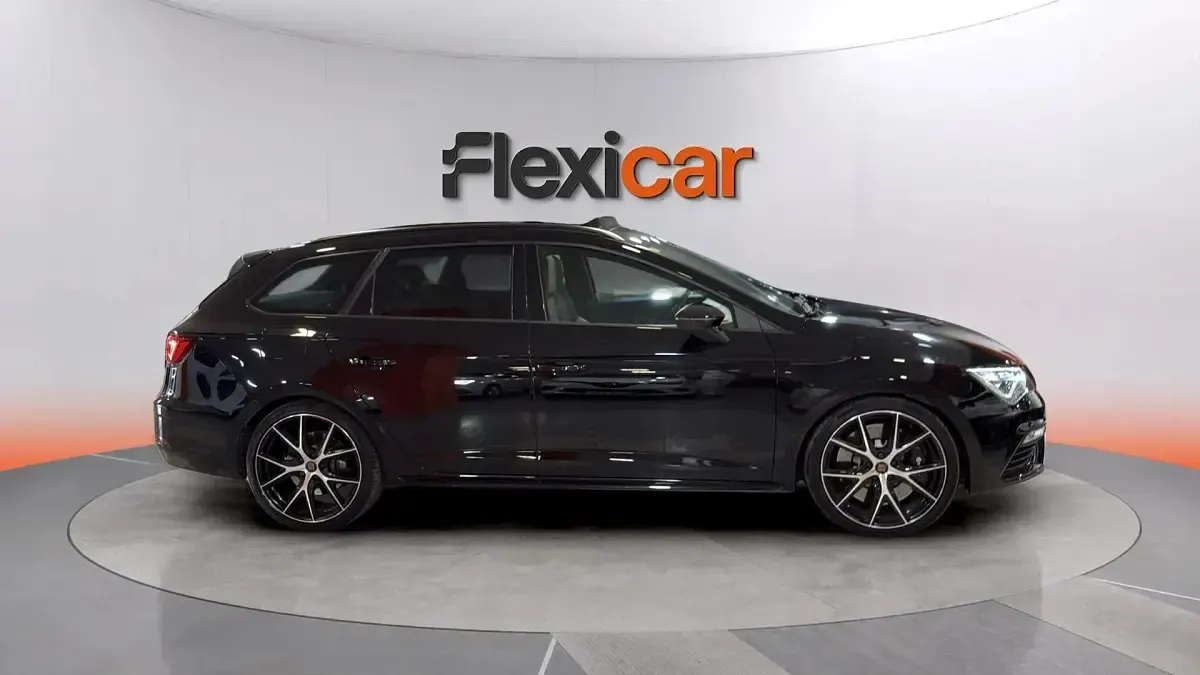 Usado Seat Leon ST 4Drive 300 CV (220 kW) 2020 Negro Familiar