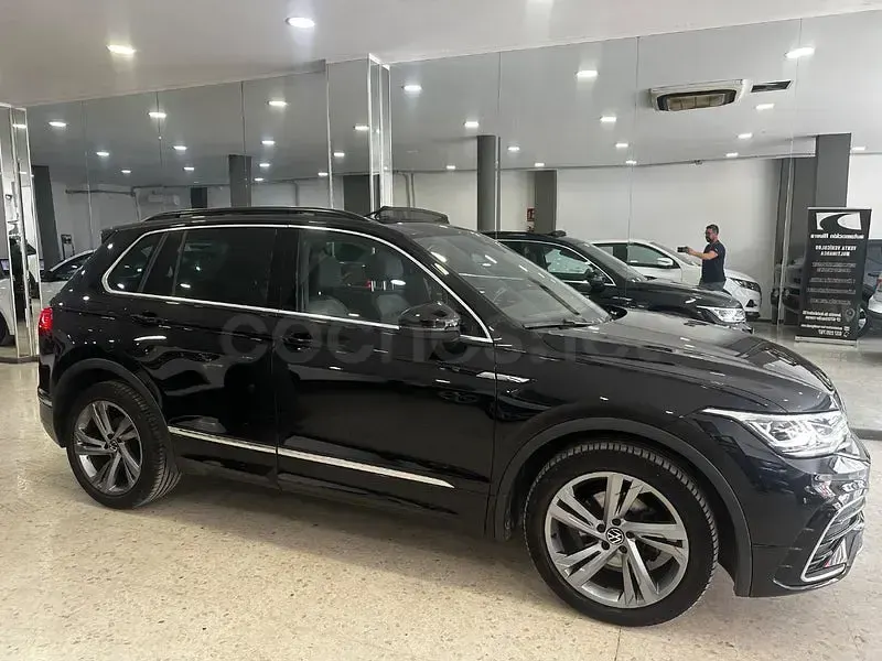 Usado VW Tiguan R-line 150 CV (110 kW) 2023 Negro SUV