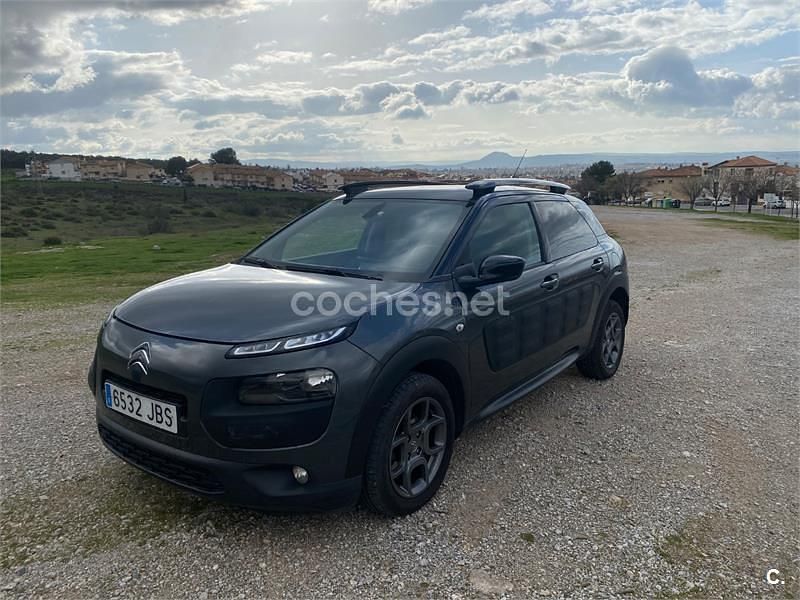 Usado Citroën C4 Cactus Shine 92 CV (67 kW) 2014 Gris / plata Utilitario