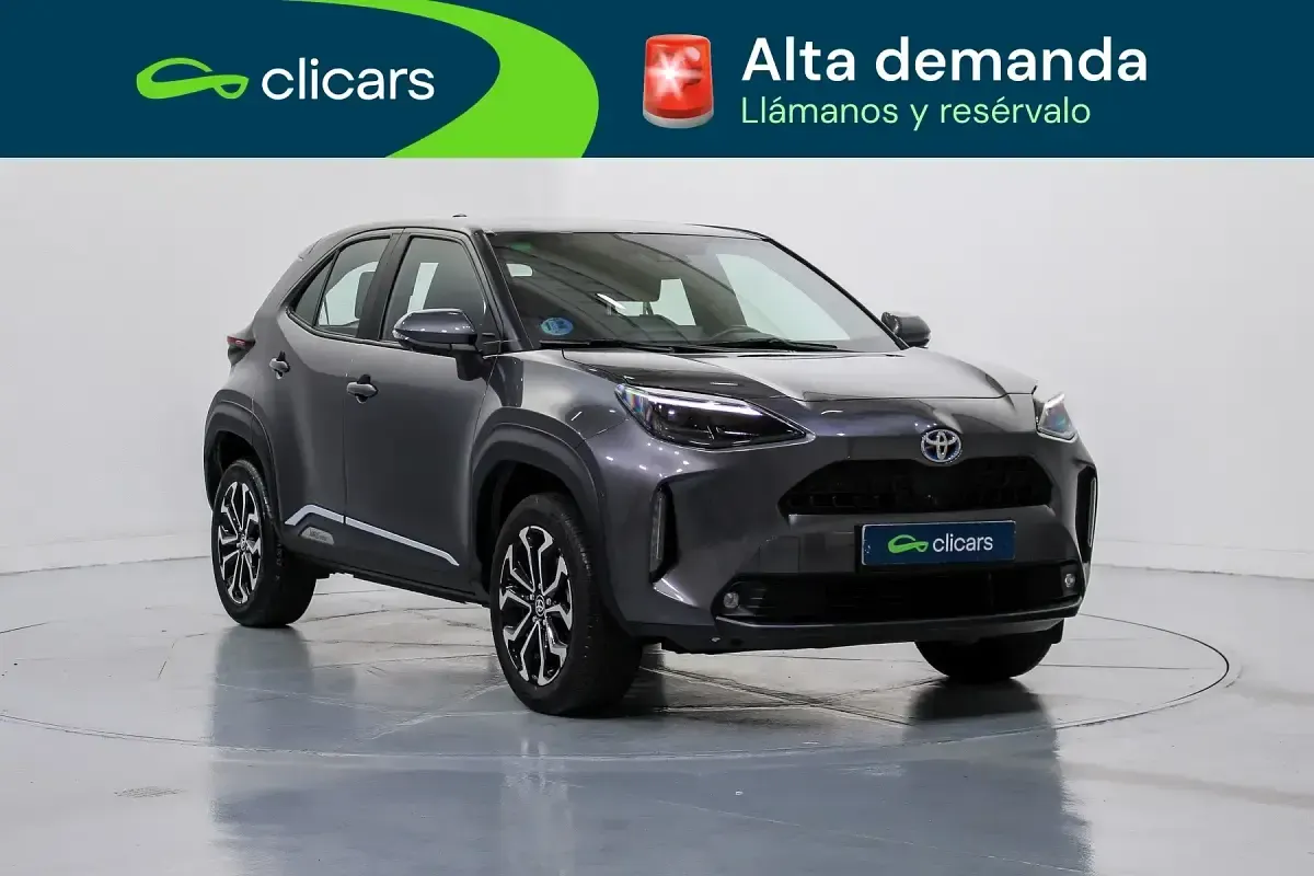 Usado Toyota Yaris Cross Style 116 CV (85 kW) 2022 Gris / plata SUV