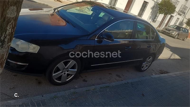 Usado VW Passat Highline 140 CV (102 kW) 2005 Negro Berlina