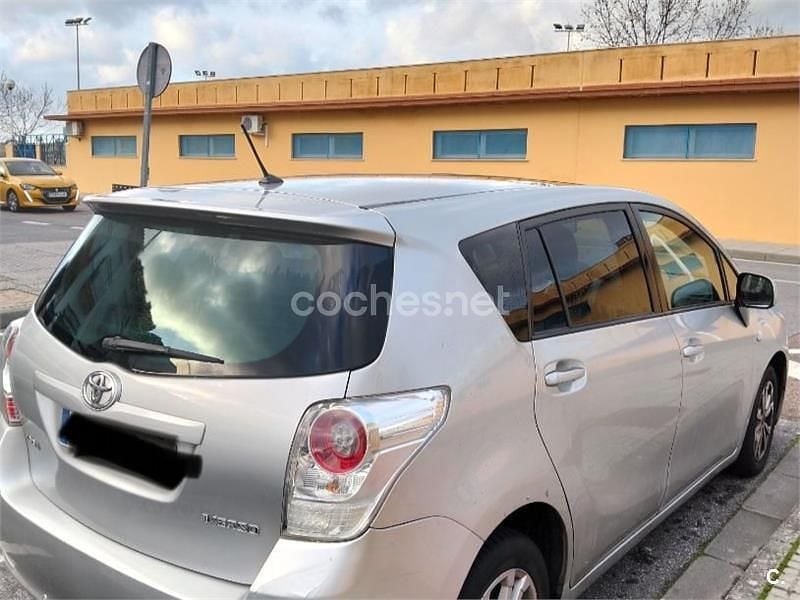 Usado Toyota Verso Active 126 CV (92 kW) 2012 Gris / plata Monovolumen