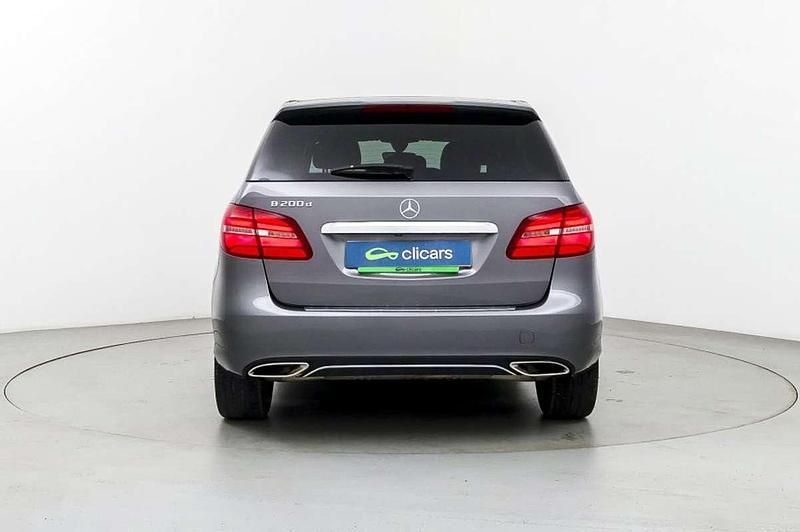 Usado Mercedes B200 136 CV (100 kW) 2016 Gris Monovolumen
