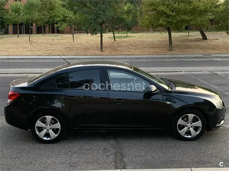 Usado Chevrolet Cruze LS 125 CV (91 kW) 2010 Negro Berlina