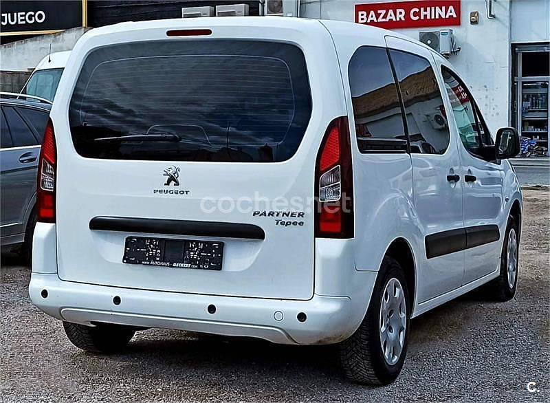 Usado Peugeot Partner Tepee Active 100 CV (73 kW) 2016 Blanco Monovolumen