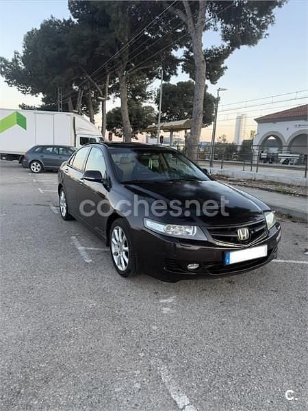 Usado Honda Accord Executive 190 CV (139 kW) 2006 Marrón Berlina